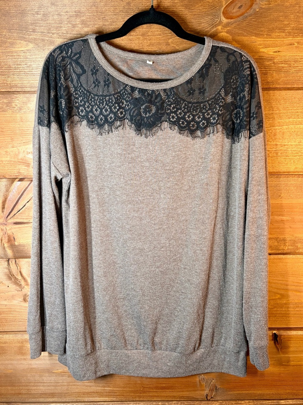 Women’s Lace-Yoke Long Sleeve Lightweight Sweatshirt Top Size Medium 🖤